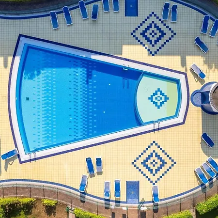 Ground-floor With Garden And Pool Access بيبيوني