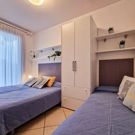 Ground-floor With Garden And Pool Access بيبيوني