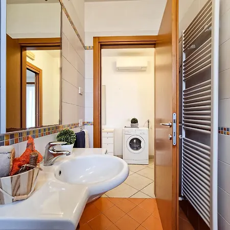 Ground-floor With Garden And Pool Access Apartment *