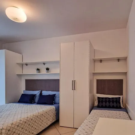 Ground-floor With Garden And Pool Access شقة