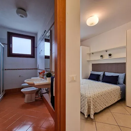 Ground-floor With Garden And Pool Access Apartment *