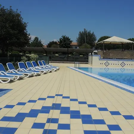 شقة Ground-floor With Garden And Pool Access